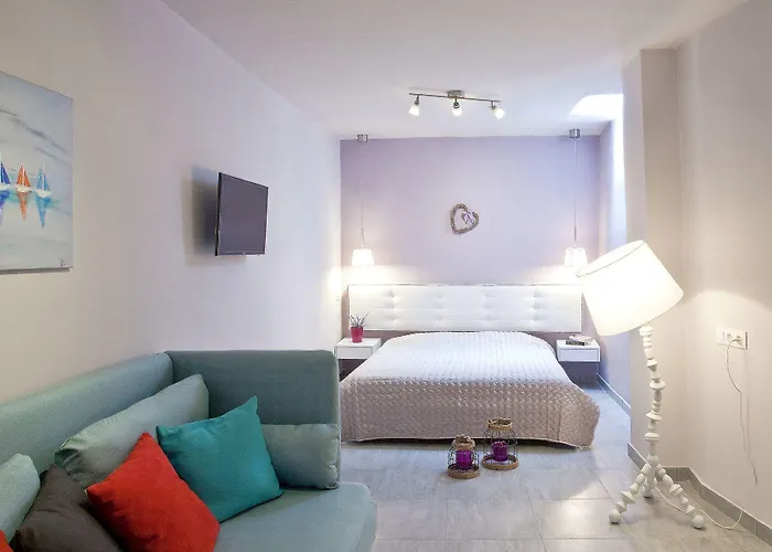 Summer Time * Fira (Santorini)