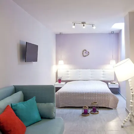 Summer Time * Fira (Santorini)